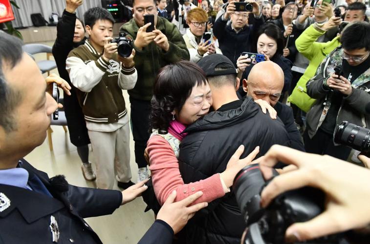 弟弟15歲時慪氣出走31年，再見時姐姐哭暈在認親現(xiàn)場