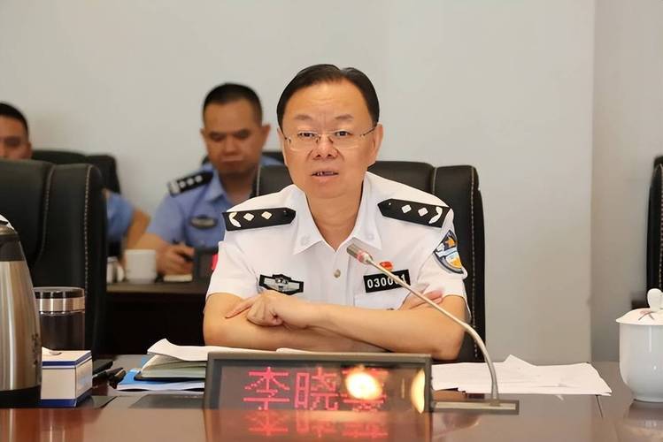 搞錢色交易，原公安局長李曉葵被開除黨籍，是女警長凌婭的老上級