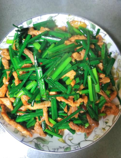 為什么飯店炒的韭菜又香又下飯？大廚教你不外傳小技巧，收藏了