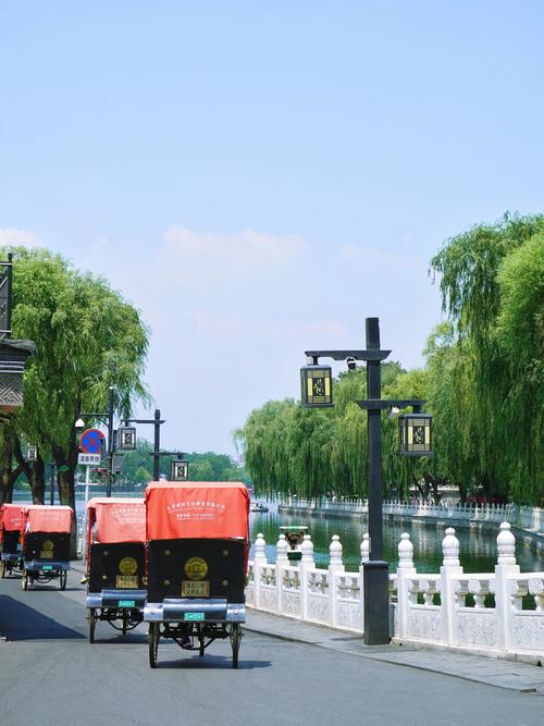 北京什剎海，大街上看到這樣的場景