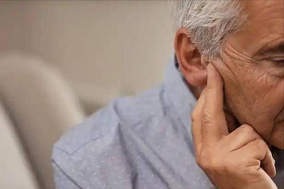 醫(yī)生調(diào)查發(fā)現(xiàn)：腦梗塞患者若每天睡午覺，不出半年，或有4個變化