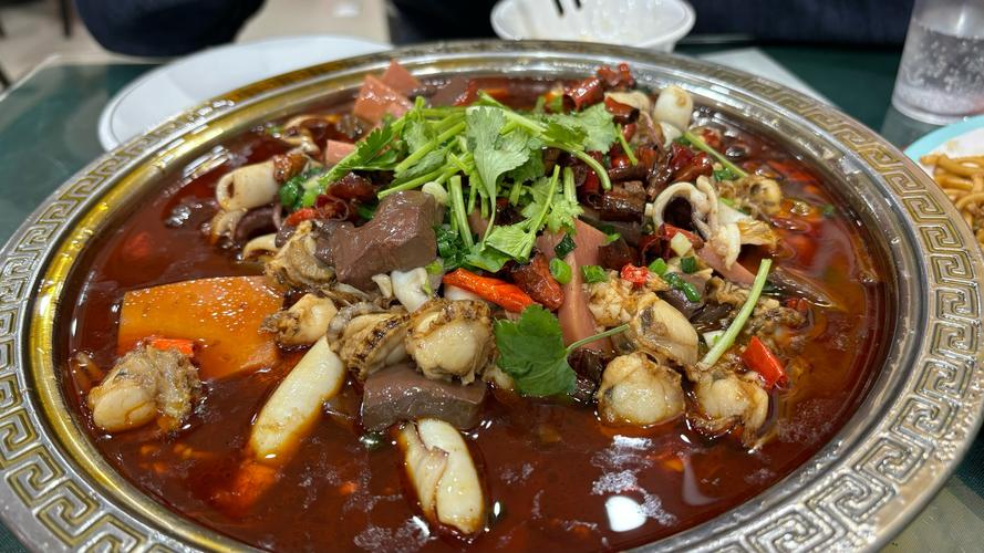 濟南路邊小飯館，一盆毛血旺懟了1288元，看看里頭都有啥？