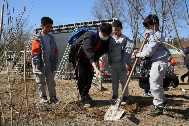 濟南市技師學院赴濟南野生動物世界開展植樹活動