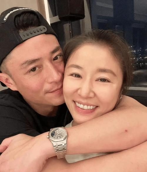 之前49歲林心如豪宅為母親慶生 穿粉色衛(wèi)衣減齡又少女 霍建華仍帥氣
