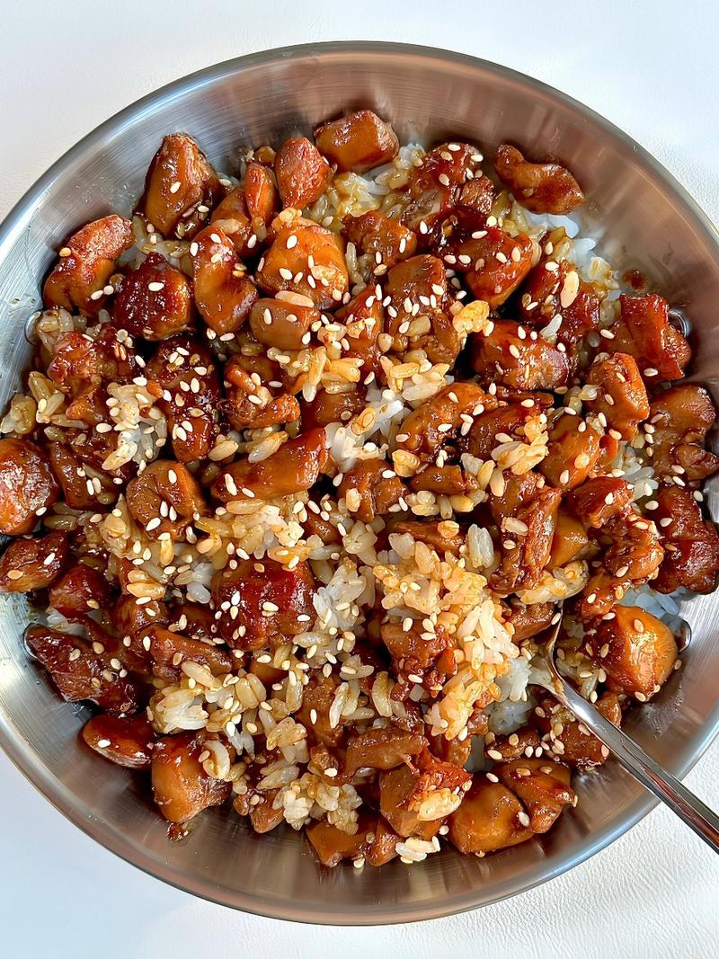 別直接吃白米飯了，簡(jiǎn)單一拌就上桌，香迷糊了
