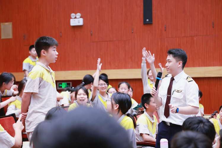 校企攜手深耕青少年科普教育 東航引路共筑航空?qǐng)?bào)國理想