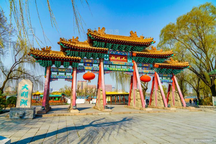 果然視頻·好景山東|濟(jì)南大明湖春色滿園，梅溪橋海棠獨(dú)領(lǐng)風(fēng)騷