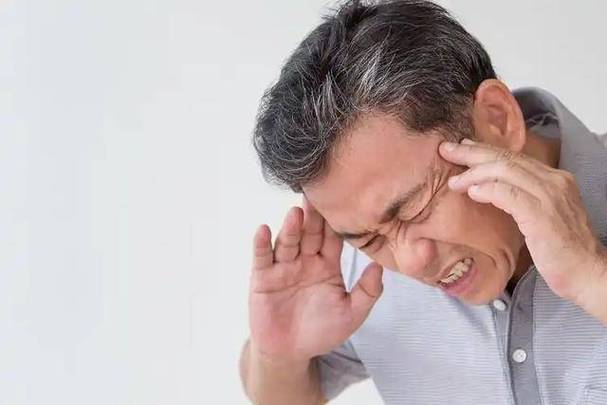 醫(yī)生調(diào)查發(fā)現(xiàn)：高血壓患者若每天睡午覺，不出半年，或有4個(gè)變化