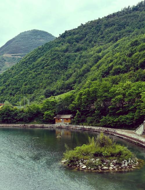 詩(shī) 意 棲 居 康 養(yǎng) 隴 南