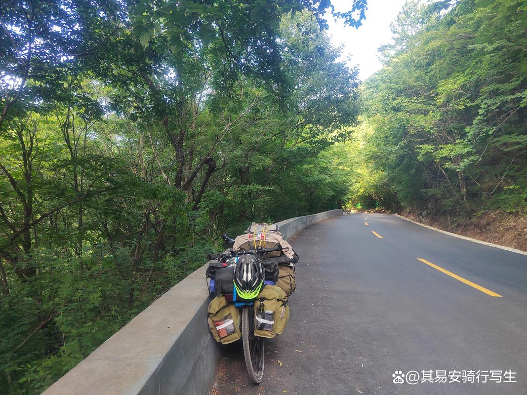 長途騎行隨拍 陜西省榆林市橫山區(qū) 黃土高原風(fēng)景 春天的風(fēng)很大