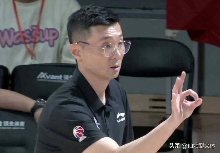 往傷口上撒鹽！山東大勝新疆，于德豪回?fù)魟槪啻螒c祝引爆全場