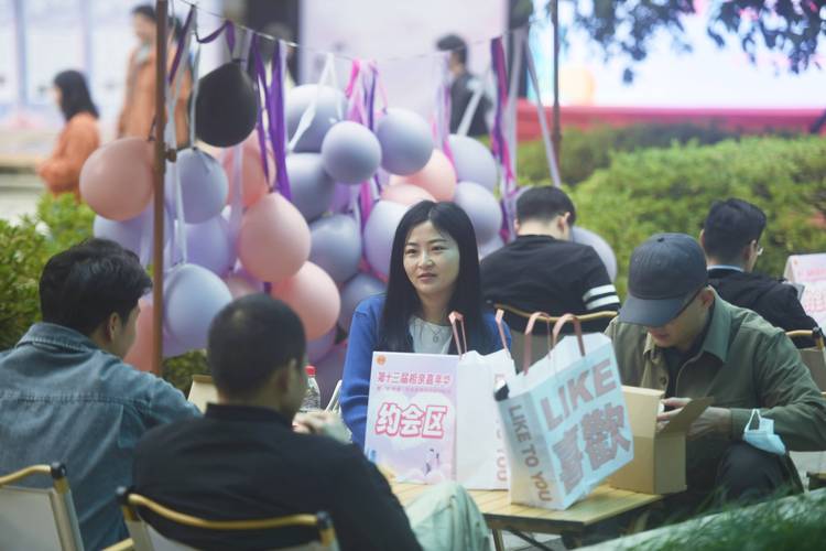 果然視頻|人氣爆棚！三月三千佛山相親大會現(xiàn)場俊男靚女云集