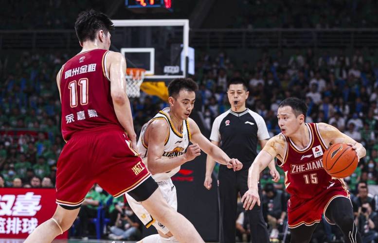 CBA最新動(dòng)態(tài)，遼藍(lán)山東男籃消息大揭秘！