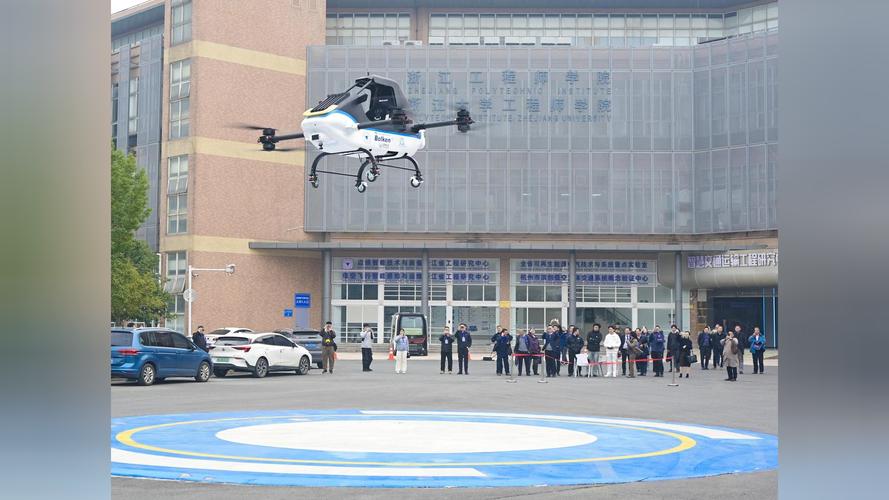 民航首臺助航燈光移動光強(qiáng)檢測平臺正式投入使用