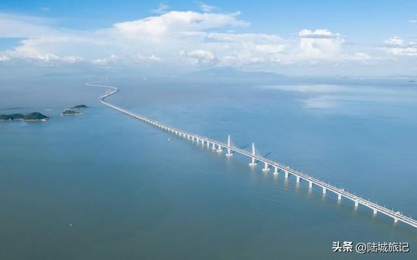 中國廣東：深珠通道”跨海大橋工程！