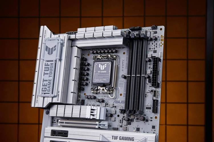 白色款率先亮相，華碩推出TUF GAMING B850-BTF WIFI W背插主板