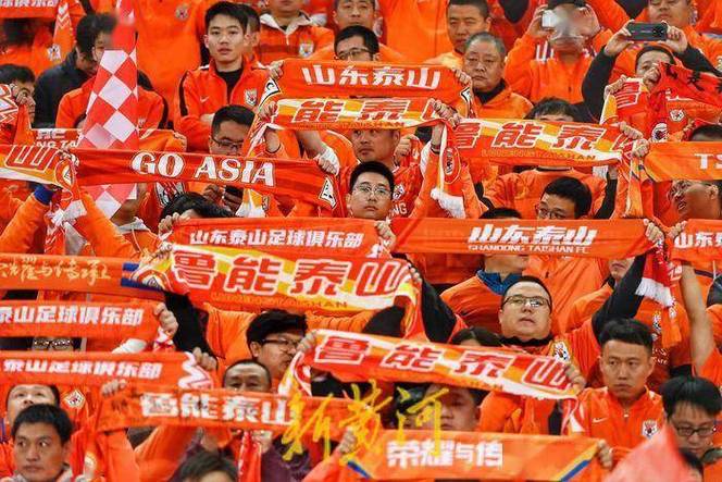 球隊第12人到場！山東泰山球迷會從各城市抵達濟南奧體助威主隊