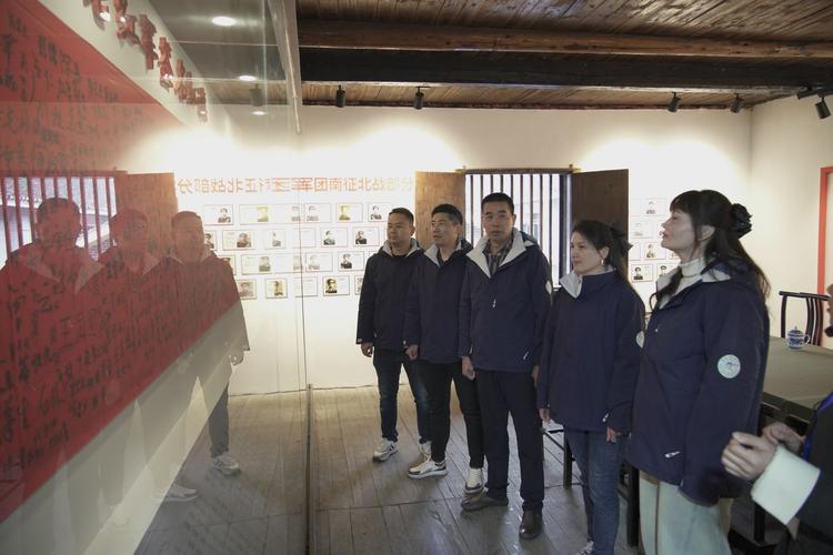 新化縣奉家鎮(zhèn)民心茶室來了“新室長”
