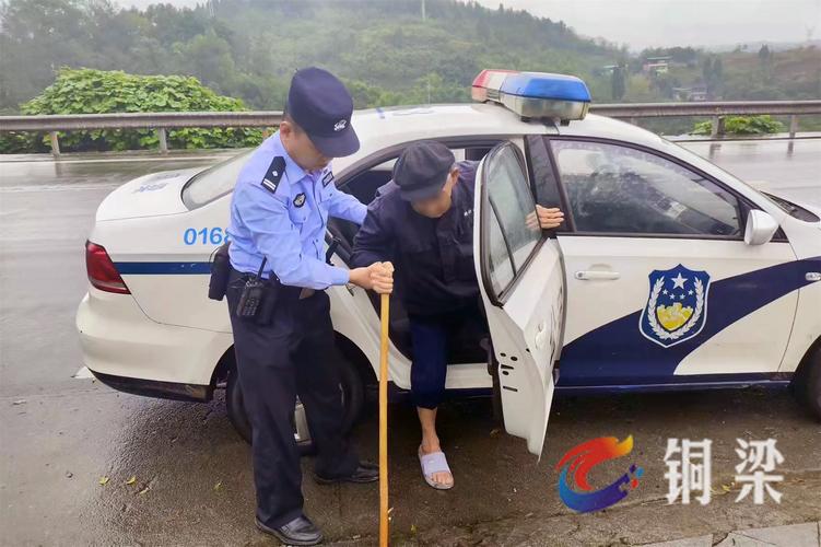 老人外出迷路，濟(jì)南公交司機(jī)和民警將老人送回