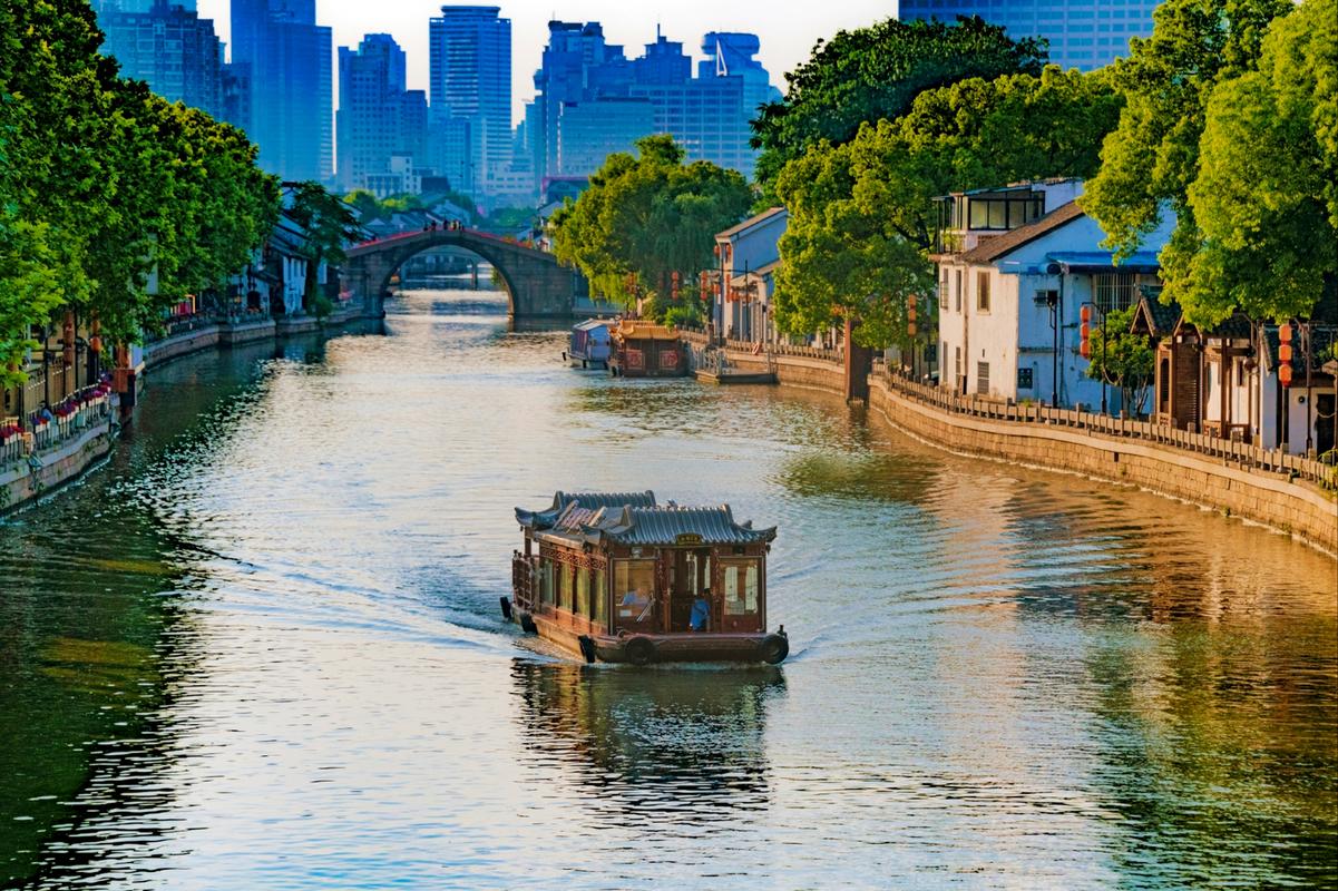 乘船游無錫古運河